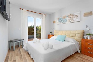 3 bedrooms, iron/ironing board, WiFi, bed sheets - Vora de la Mar - Three Bedroom Villa, Sleeps 6 (Cap d'Artrutx)