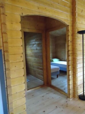 2 bedrooms, free WiFi, bed sheets, wheelchair access