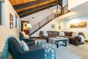 TV, fireplace, stereo - Lake Tahoe Escape: Hot Tub, Chef’s Kitchen & Views (Tahoe City)