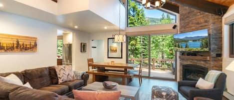 TV, fireplace, stereo