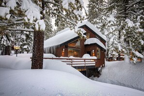 Exterior - Lake Tahoe Escape: Hot Tub, Chef’s Kitchen & Views (Tahoe City)