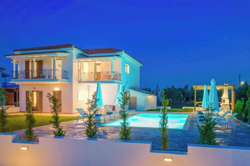 Villa Rodakinia - Five Bedroom Villa, Sleeps 10