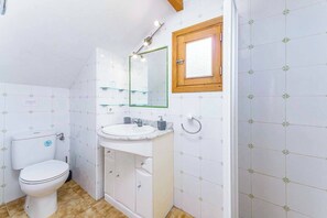 Duschwanne, Bidet, Handtücher