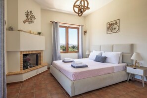 3 slaapkamers, een strijkplank/strijkijzer, wifi, beddengoed