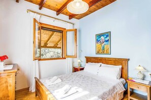 3 slaapkamers, een strijkplank/strijkijzer, wifi, beddengoed