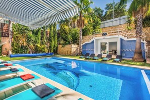 Et oppvarmet basseng