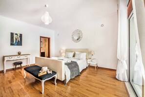 8 bedrooms, iron/ironing board, WiFi, bed sheets