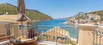 THALASSA. Unique location, one min from the beach!