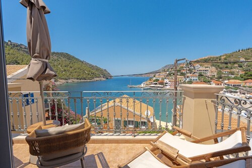 THALASSA. Unique location, one min from the beach!