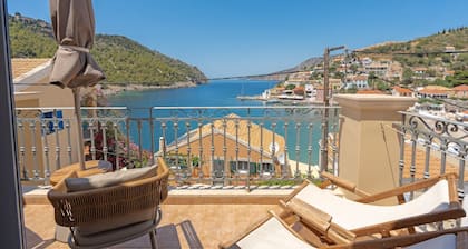 THALASSA. Unique location, one min from the beach!