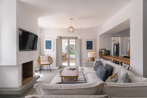 Smart TV, lareira, Netflix, livros