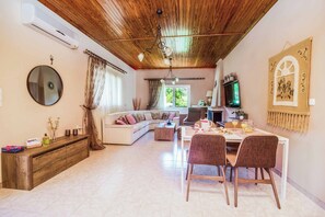Smart TV, fireplace - Villa Michael - Three Bedroom Villa, Sleeps 6 (Kritika)