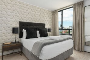 2 Schlafzimmer, Schreibtisch, Bügeleisen/Bügelbrett, WLAN