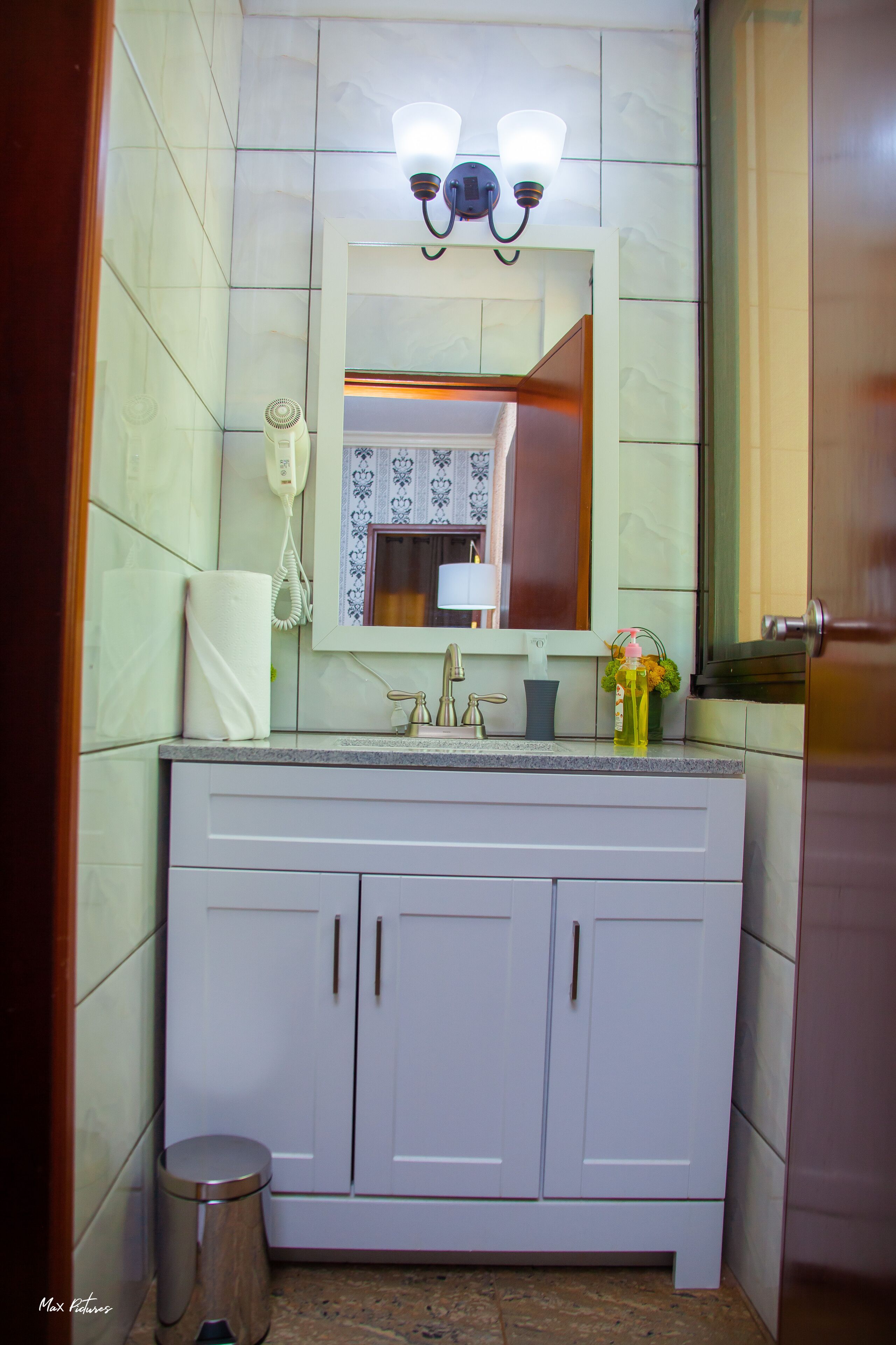 Executive Studio Suite | Bathroom | Rainfall showerhead, designer toiletries, hair dryer, bathrobes