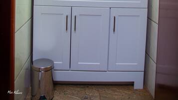 Executive Studio Suite | Bathroom | Rainfall showerhead, designer toiletries, hair dryer, bathrobes