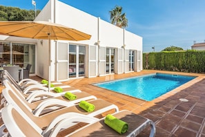 Pool - Villa Elena - Three Bedroom Villa, Sleeps 6 (Ciutadella de Menorca)