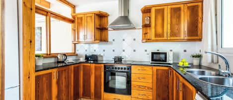 Kühlschrank, Mikrowelle, Ofen, Geschirrspüler