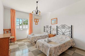 4 bedrooms, WiFi, bed sheets