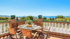 Outdoor dining - Villa Maria Isabel - Four Bedroom Villa, Sleeps 8 (Frigiliana)