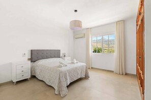 4 bedrooms, WiFi, bed sheets