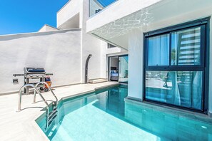 UppvÀrmd pool