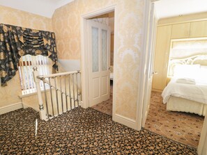 4 quartos, individualmente decorados, individualmente mobiliados