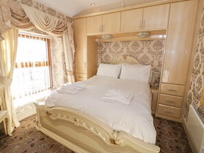 4 bedrooms, individually decorated, individually furnished, free WiFi