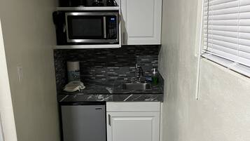 Fridge, microwave, oven, coffee/tea maker