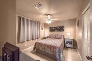 2 bedrooms, iron/ironing board, WiFi, bed sheets - WW B202 Landmark Lodge (New Braunfels)