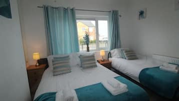 6 bedrooms, desk, free WiFi