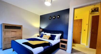 Luxury 2-Bedroom Service Apartment with Balcony