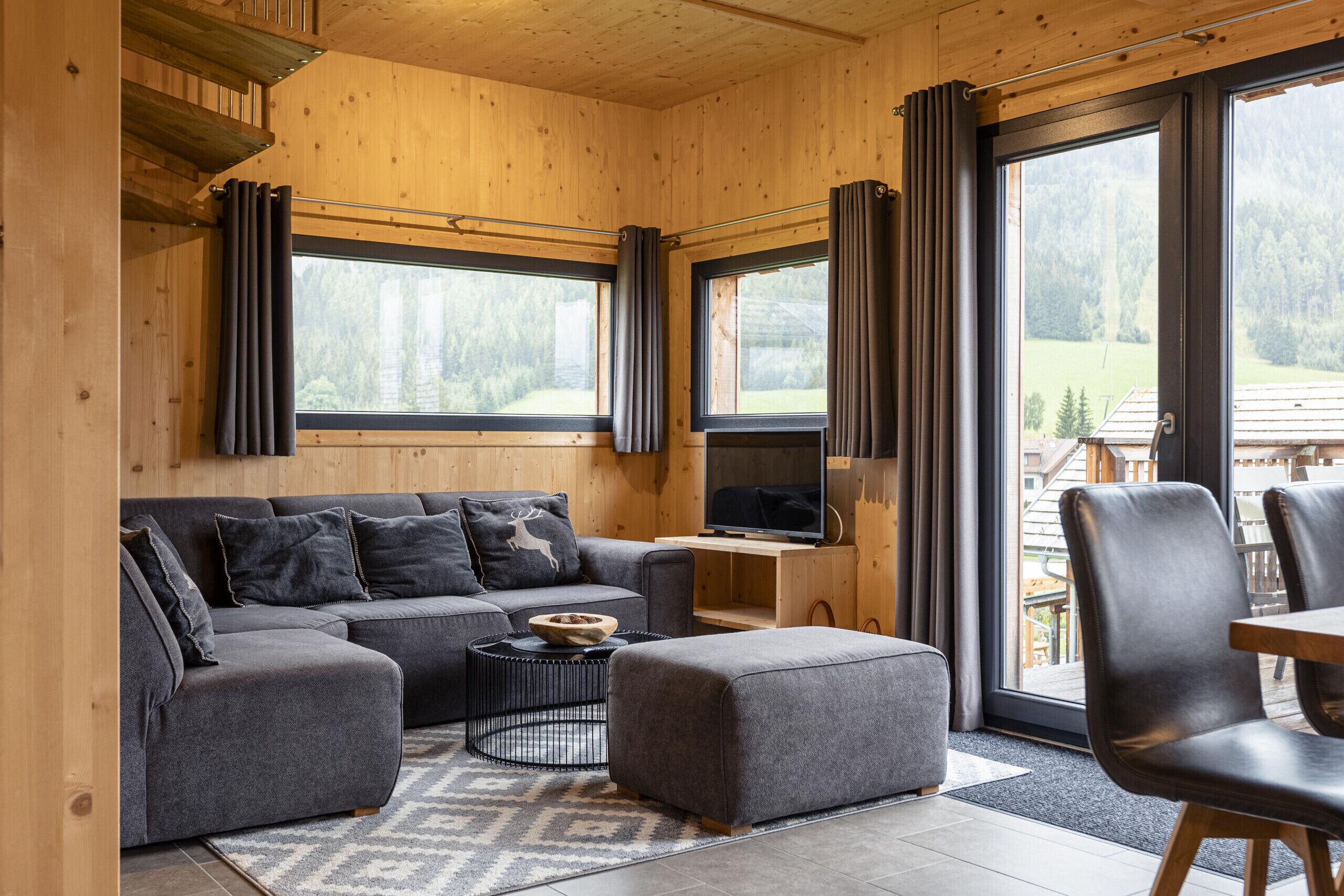 Televisie en een open haard