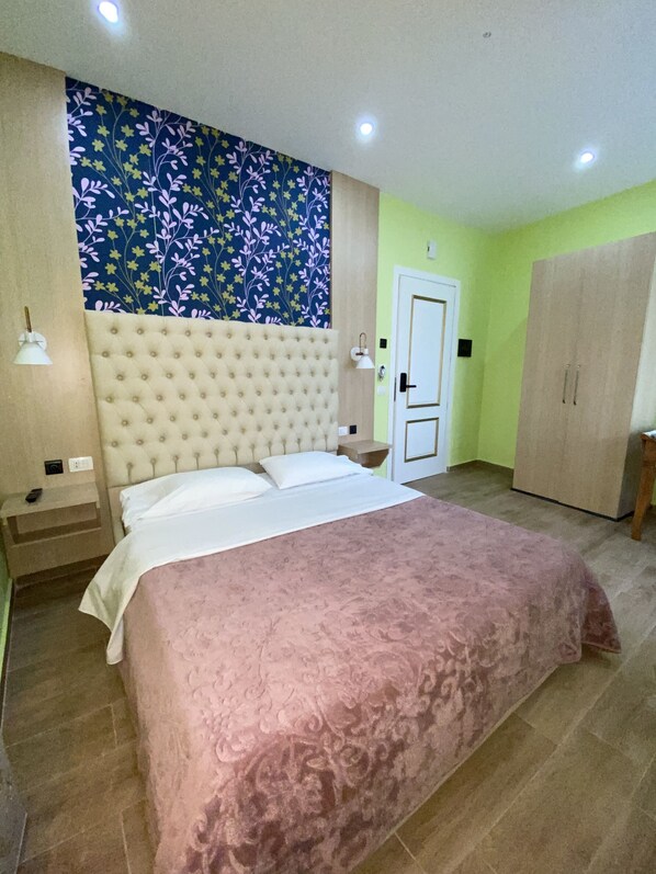 Free WiFi, bed sheets - Pilo Lala Hotel (Lushnje)