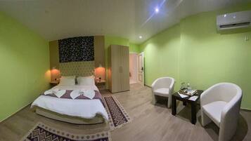 Free WiFi, bed sheets