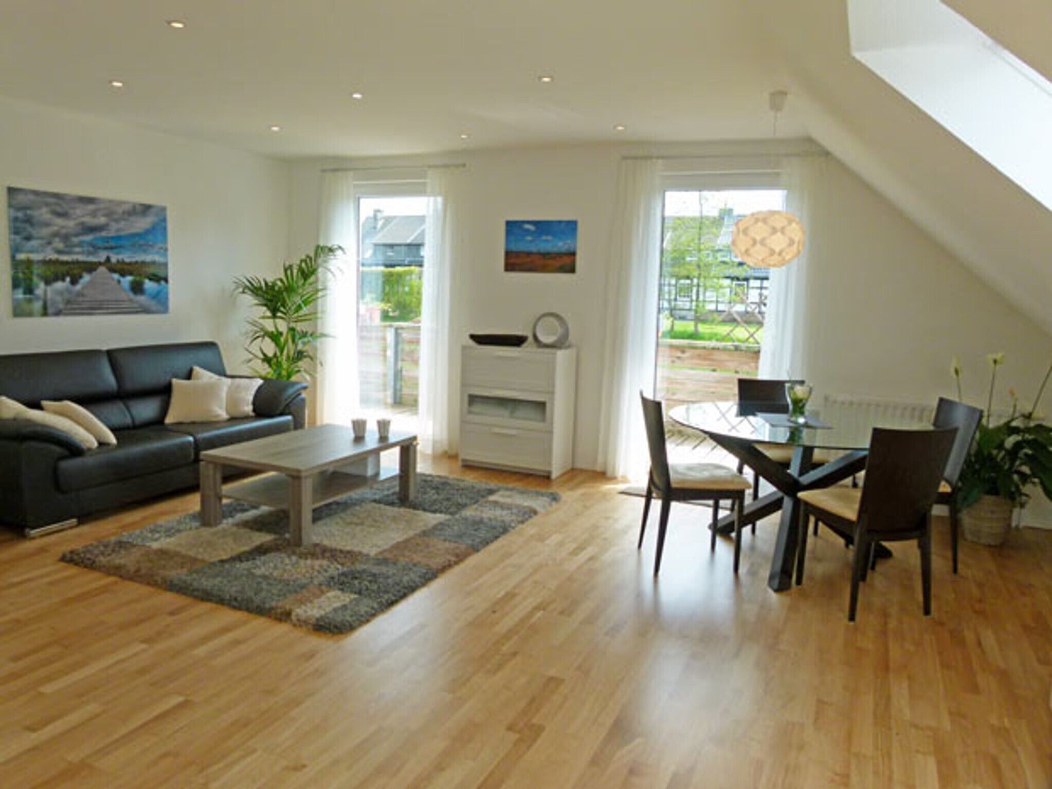 智能電視、DVD 播放機、書籍、影像庫