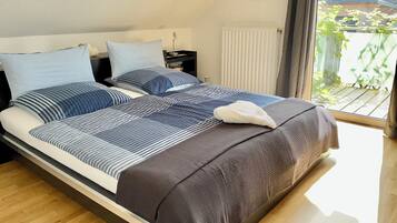 1 slaapkamer, een strijkplank/strijkijzer, gratis wifi, beddengoed