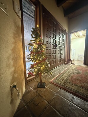 Interior - Beautiful, Huge Home on Golf Course and close to Ski Resort. Recently Renovated! (Angel Fire)