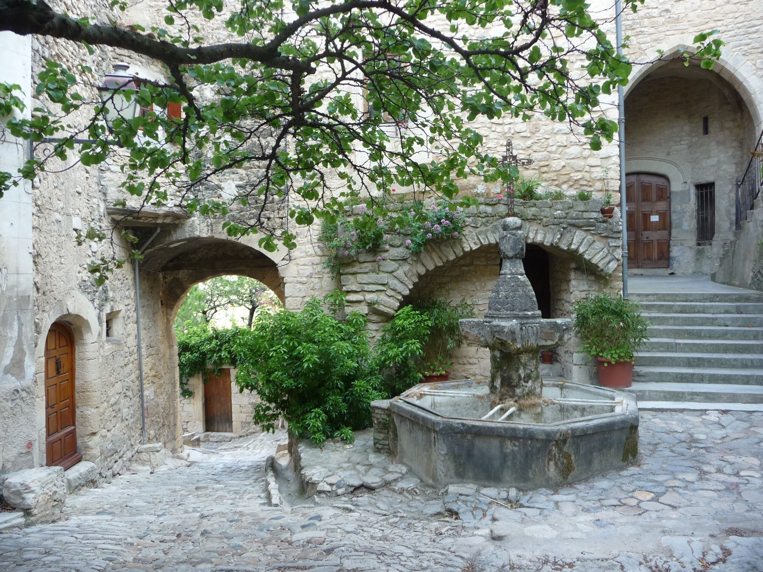 village du Crestet
