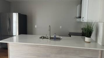 雪櫃、微波爐、焗爐、爐具