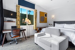 3 habitaciones, escritorio, tabla de planchar con plancha y wifi gratis