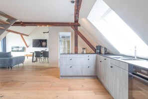Kühlschrank, Ofen, Herdplatte, Geschirrspüler