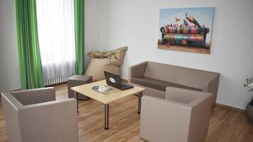 Fernseher, DVD-Player, Stereoanlage
