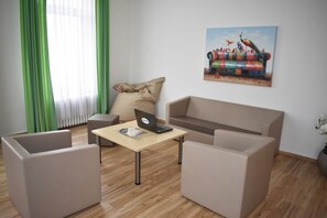 تلفزيون، مشغل دي في دي، ستيريو