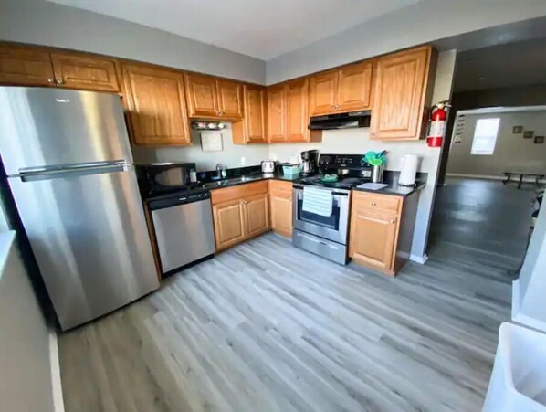 Dining tables - New listing Close to Denver! (Northglenn)