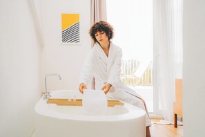 Luxury Double Room, 1 Bedroom, Bathtub, Sea View | Bathroom | Eco-friendly toiletries, hair dryer, slippers, towels