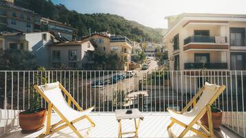 ラグジュアリー ダブルルーム 1 ベッドルーム 浴槽 マウンテンビュー | テラス / パティオ