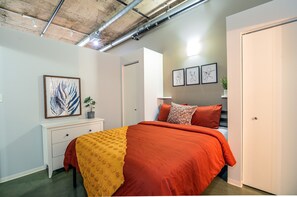 1 sovrum, skrivbord, strykjärn/strykbräda och gratis wi-fi