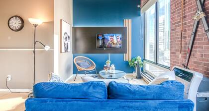 Vintage NY Style Loft: AC | Near Rogers | LRT