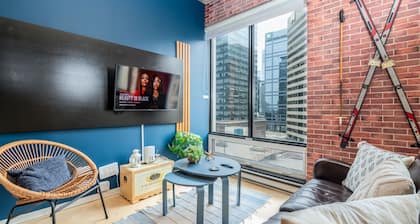 Vintage NY Style Loft: AC | Near Rogers | LRT