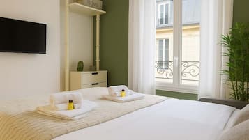 Fer et planche à repasser, lit parapluie, Wi-Fi, draps fournis